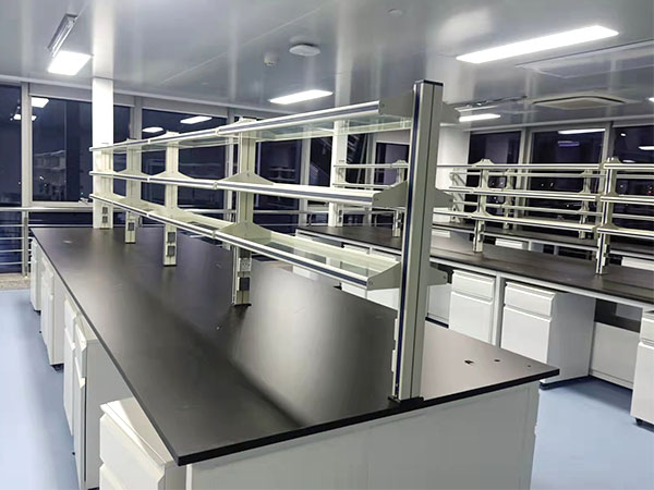 全鋼實(shí)驗(yàn)臺帶輪子 全鋼實(shí)驗(yàn)臺帶輪子